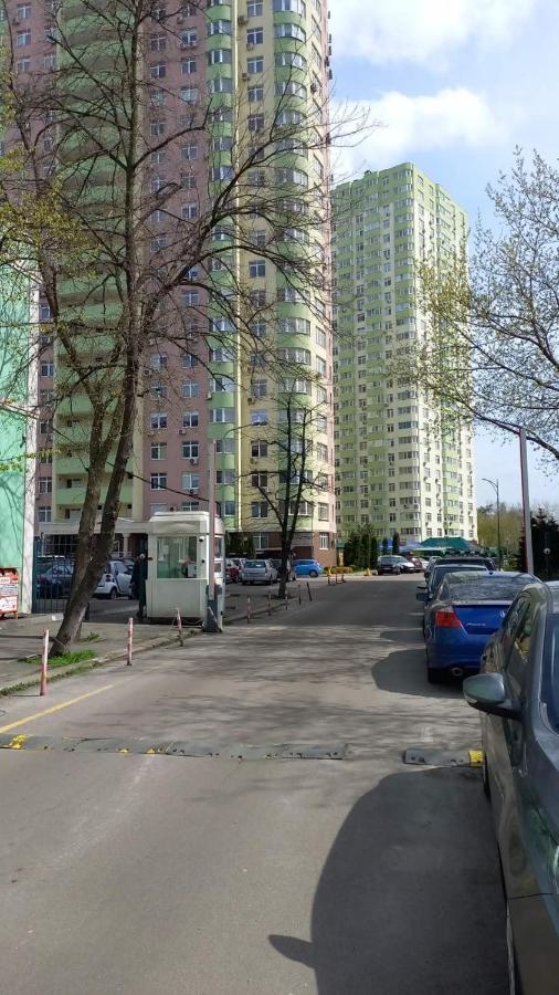 Великолепные апартаменты мет Дарница Левобережная Киев Экстерьер фото